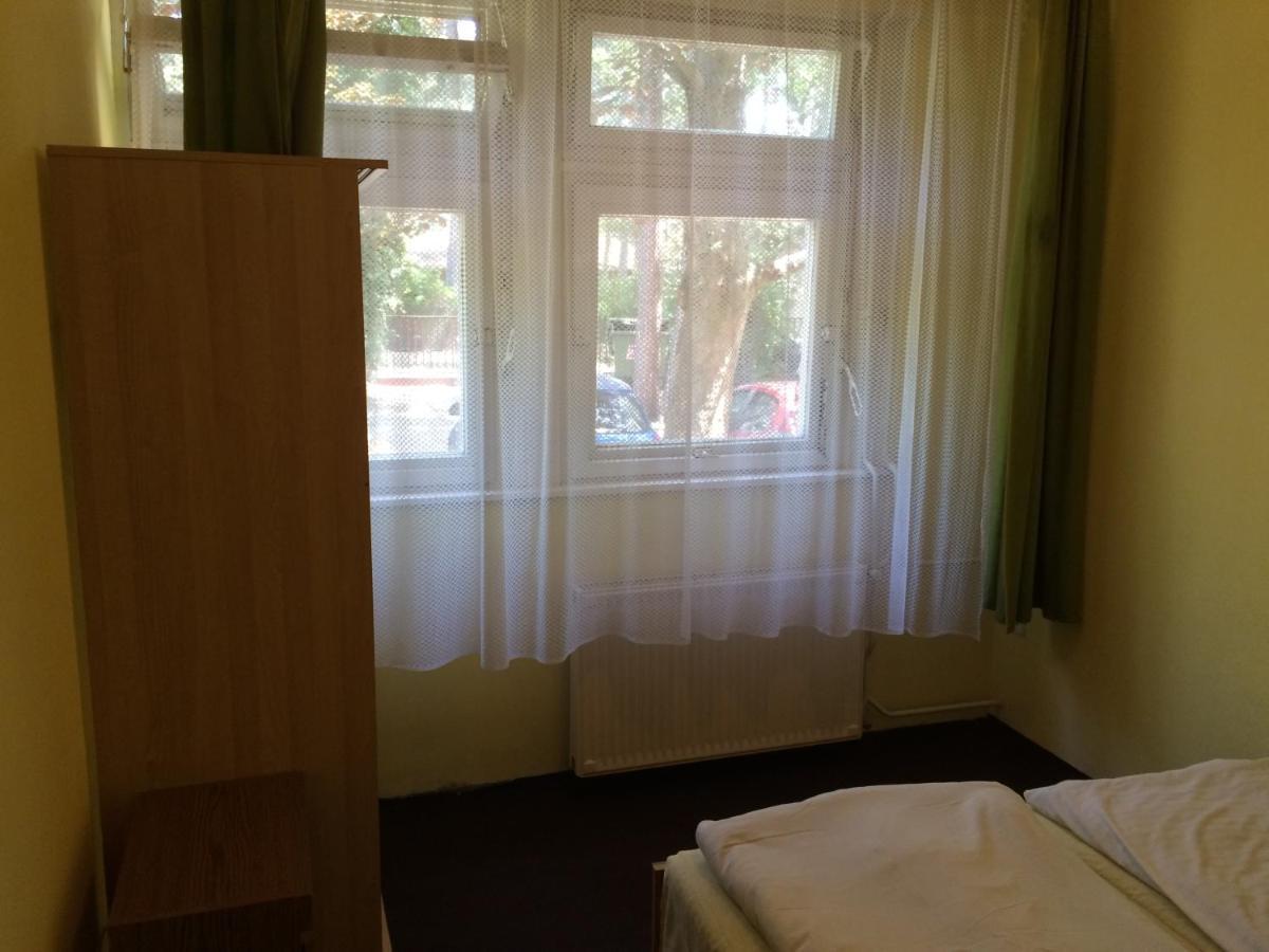 Fenyves Panzio Bed & Breakfast Сиофок Стая снимка